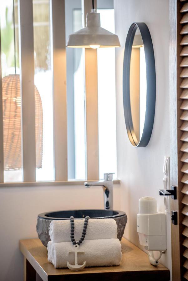 Laia Seafront Luxury Apartments Agia Pelagia Eksteriør bilde